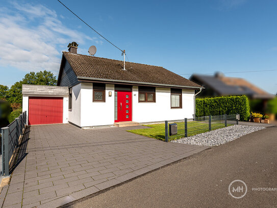 MANNELLA *Freistehendes Einfamilienhaus mit Einliegerwohnung* Leben in idyllischer Dorf-Lage von Much