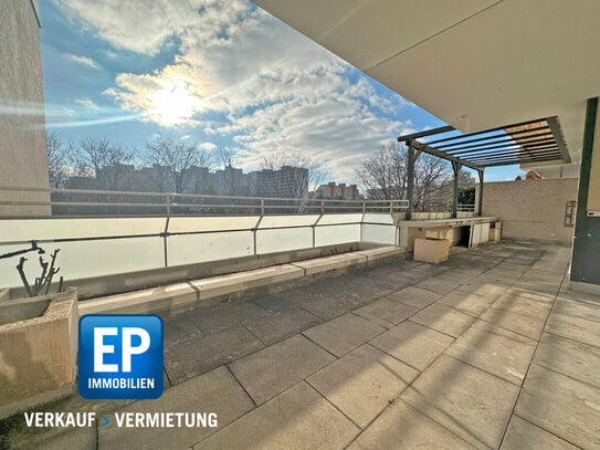 Nur 5 Gehminuten zur U-Bahn - Lichtdurchflutete 3-Zimmer-Terrassenwohnung mit Südterrasse & Balkon