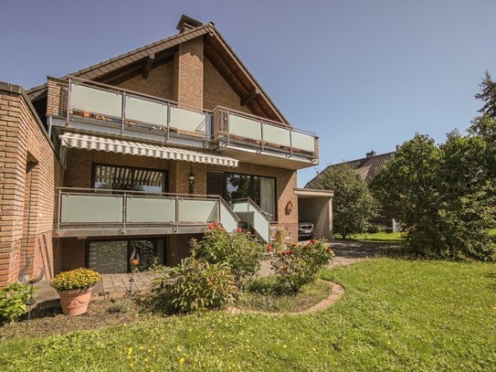 Gepflegtes Zweifamilienhaus mit Garten, Garage und Carport / Verkauf mit unbefristetem Nießbrauch