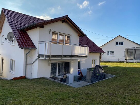 freistehendes Einfamilienhaus mit ELW und Doppelgarage in sonniger Lage