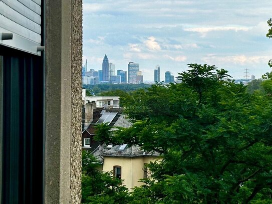 Kapitalanlage: Etagenwohnung mit Loggia, Stellplatz und Mieter