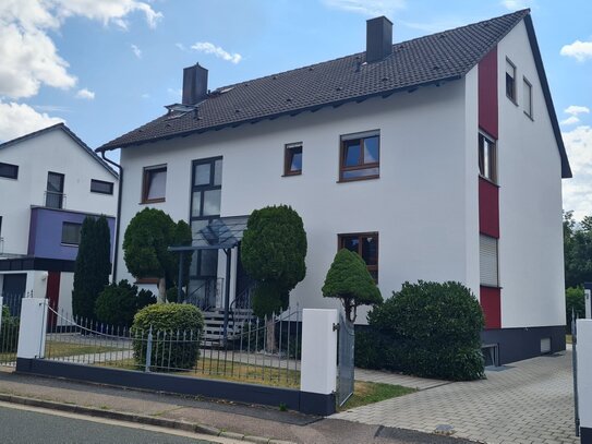 Schöne 3 Zimmer Dachgeschoss-Wohnung mit Gartenanteil in guter und ruhiger Lage von ALLERSBERG