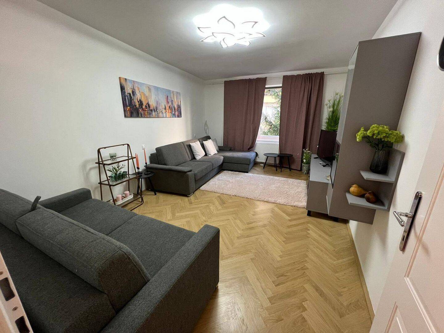 Helle, hochwertig renovierte und klimatisierte Wohnung in bester Lage - Foto 1