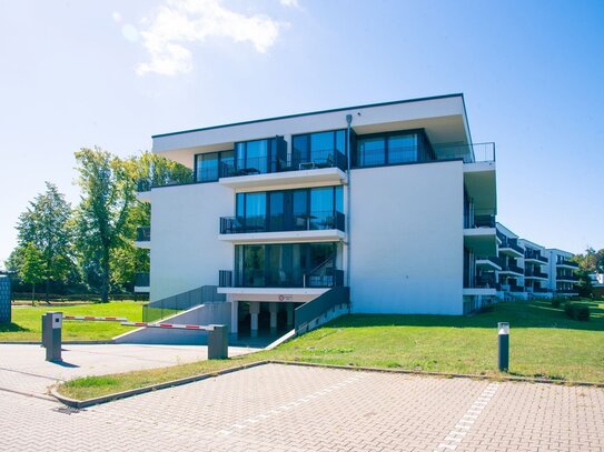 Attraktive Ferienwohnung mit großzügiger Terrasse, Müritzblick, Vollmöblierung und Tiefgaragenstellplatz im Maremüritz…