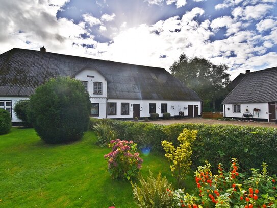 Großes 2-Familienhaus mit Ausbaureserve bei Husum/Nordsee in Oster-Ohrstedt