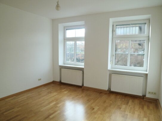 Renovierte 4-Zimmer-Altbau-Wohnung mit Balkon in München-Haidhausen