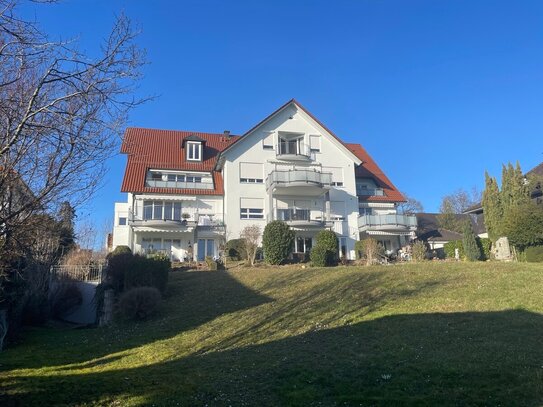 Die Schlosskirche im Blick: Große 2-Zimmer-Wohnung mit Balkon und TG-Stellplatz in bester Wohnlage