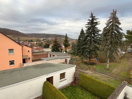 Hübsches Wohnhaus mit Garage in idyllischer Umgebung