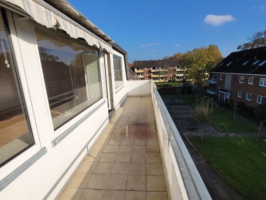 große Dachgeschosswohnung mit Sonnenbalkon