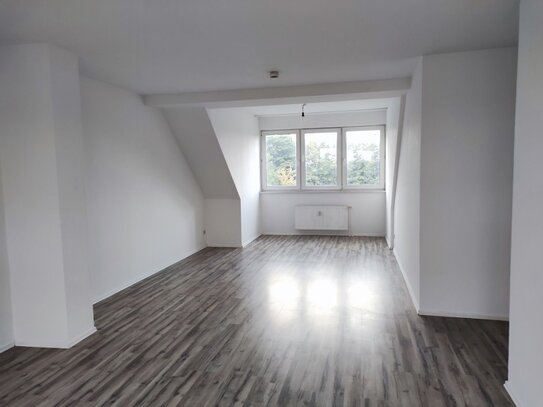 WBS erdorderlich! ***TOP*** helle, teilrenovierte 4 Zimmer Wohnung sucht neuen Mieter!