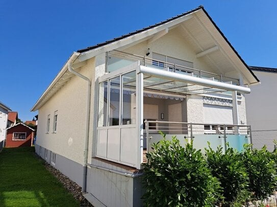 Großes gepflegtes Einfamilienhaus mit Garten und Garage ( 3 Wohneinheiten möglich )