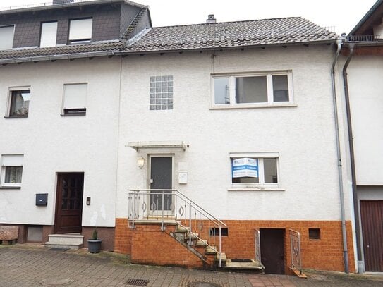 Einfamilienhaus mit PKW-Stellplatz in zentraler Lage von Schönau