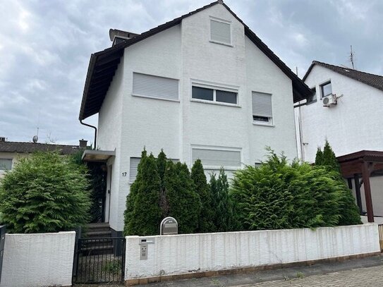 Solides freistehendes Einfamilienhaus mit Garage, Carport und kleinem Garten!