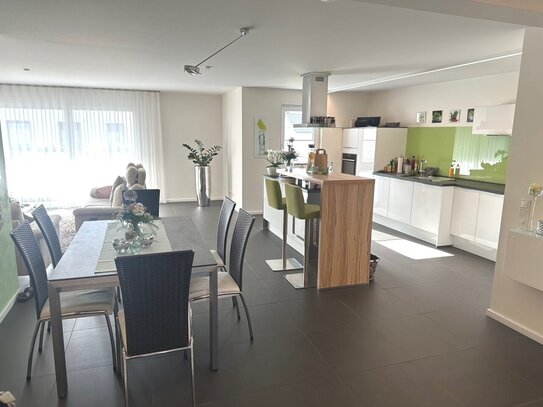 von privat - 125qm große luxuriöse Eigentumswohnung mit Balkon -