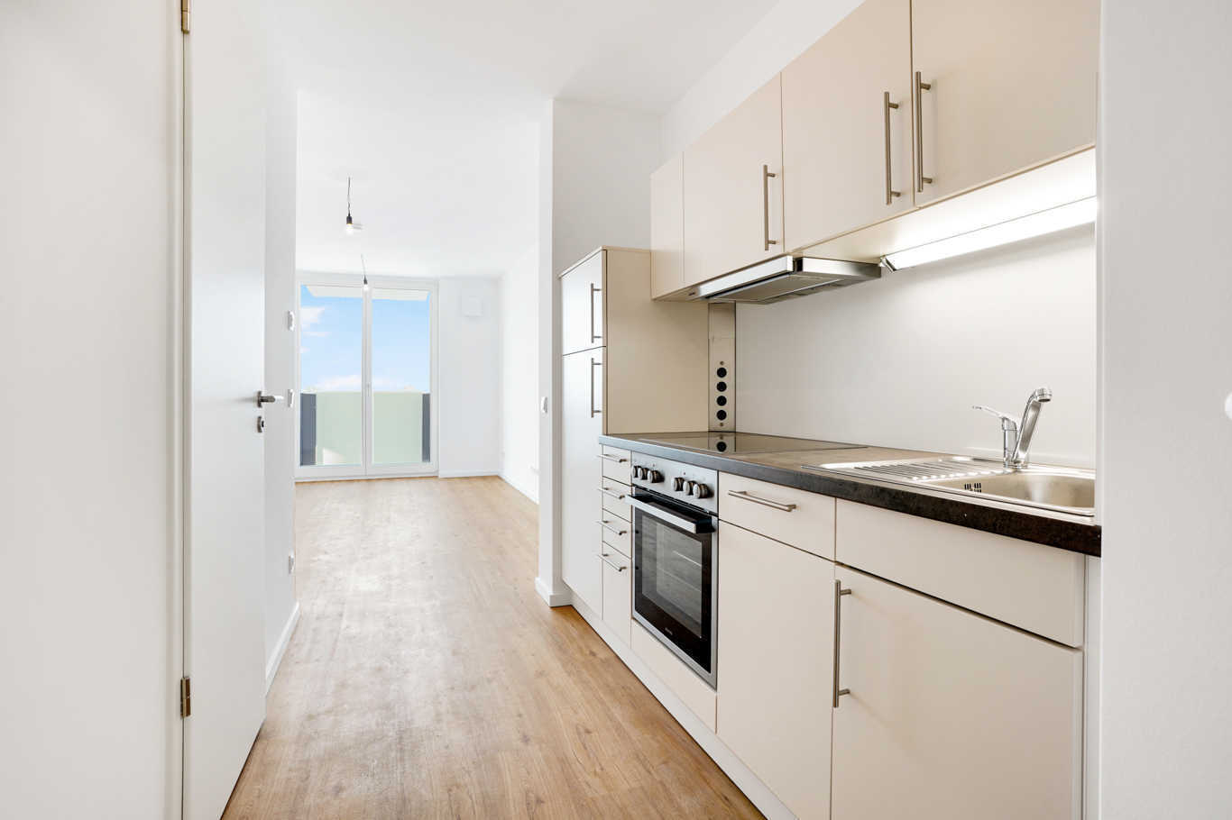 Mietrabatt - EBK, Aufzug und Balkon 1 Zimmer Studio - Foto 1