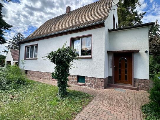 Einfamilienhaus mit großzügigem Garten zu verkaufen