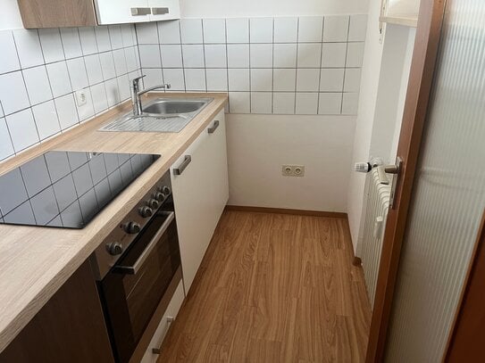 1 ZW mit separater Küche, Einbauküche und Balkon im 4. OG mit Aufzug - Stellplatz oder Garage optional