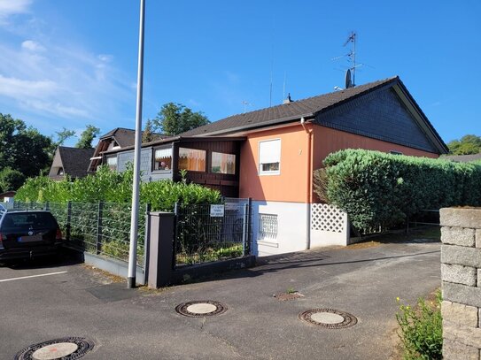 MANNELLA *Mehr Platz als man denkt* Bungalow mit Wintergarten, Keller & Garage in Wolsdorf