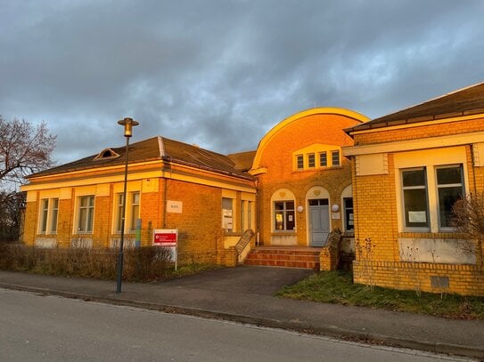 Über 300 m² helles Büro im EG/UG mit bester Anbindung A72 Leipzig/Chemnitz