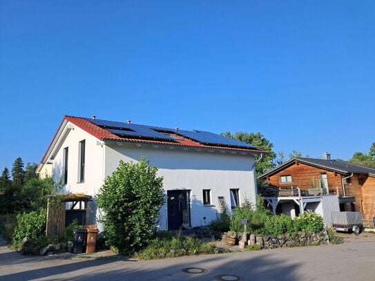 Energiesparhaus mit Naturoase