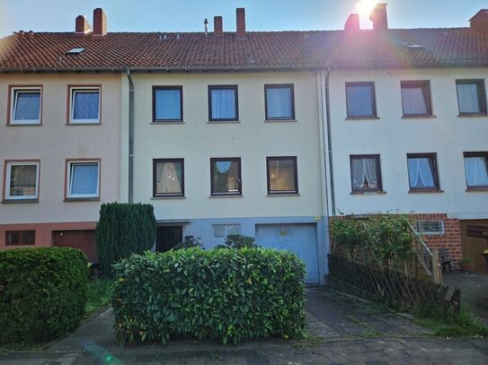 Platz für die ganze Familie mit Garage und Vollkeller in ruhiger Lage von Bremen-Nord