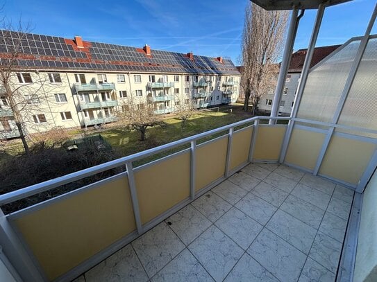 Geräumiges Wohnen mit Balkon! Helle 2-Zimmer-Wohnung sucht Sie!