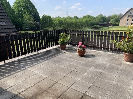 Erholung auf eigener Terrasse mit Blick ins Grüne