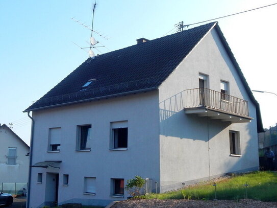 Wohnhaus mit Terrasse, Garten und Garage in Wahlen zu verkaufen!