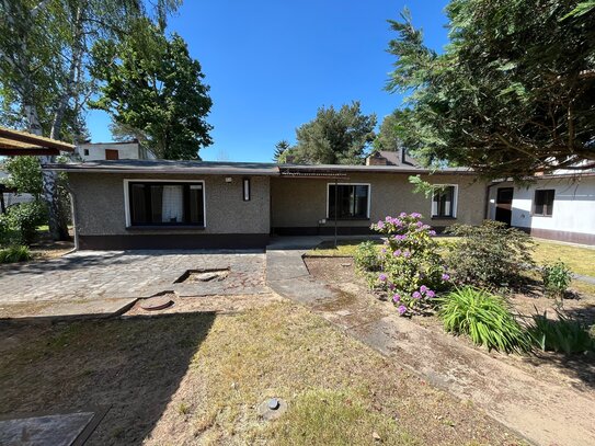 Grundstück mit Handwerker Bungalow in Mahlsdorf-Süd