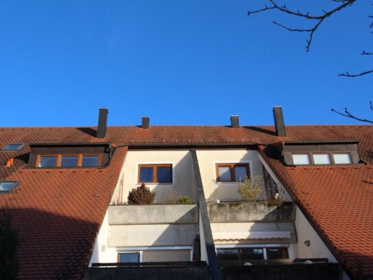 Sehr gepflegte, kernsanierte Maisonette - Wohnung - Wohnen ganz oben mit 2 Dachterrassen und Tiefgaragenbox