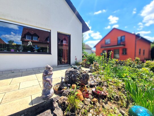 Idylisches Einfamilienhaus mit Garage, Terrasse und schön eingewachsenen Garten in 90530 Wendelstein