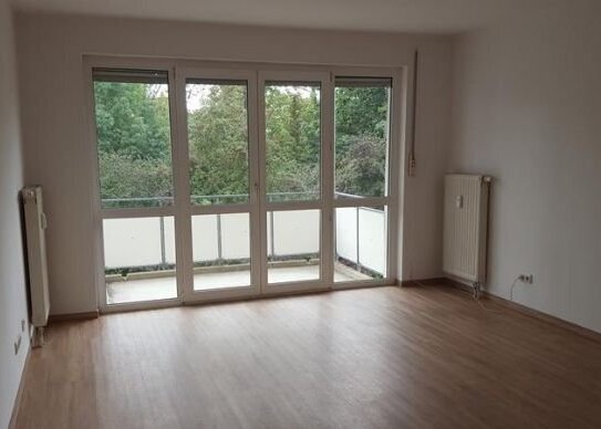 1 Raum Wohnung mit Balkon Fahrstuhl Zwickau Nähe Mulde zentrumsnah ab 02.25 zu vermieten