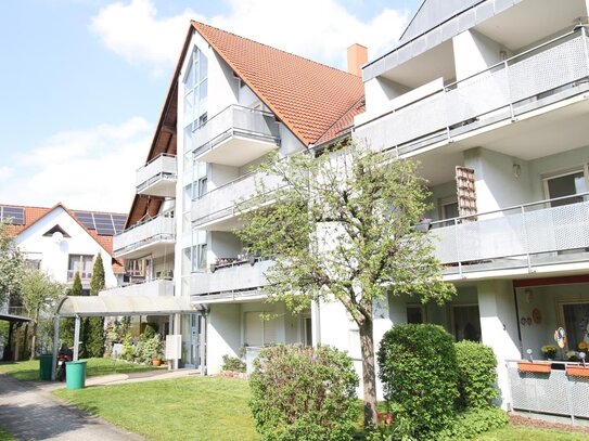 NEU!! ** Hübsche 2-Raumwohnung mit BALKON + Abstellkammer + Badewanne ** DD-Weißig