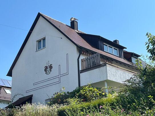 Großzügiges 1-2-Fhs. mit 2 großen Garagen und schönem Garten in guter Lage von Stuttgart-Luginsland