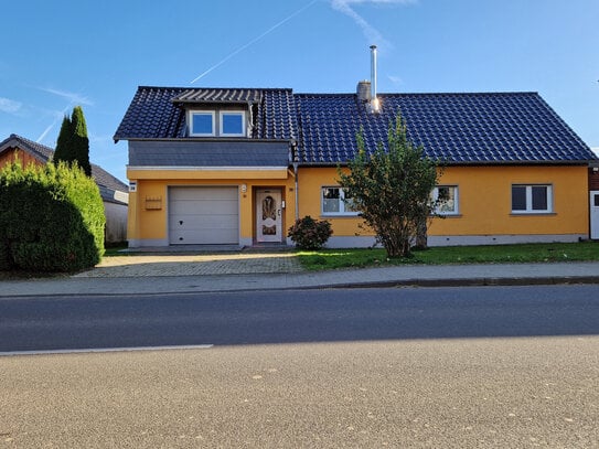 repräsentatives großes Wohnhaus mit Garage und genehmigten Verkaufsräumen in Hürtgenwald Hürtgen