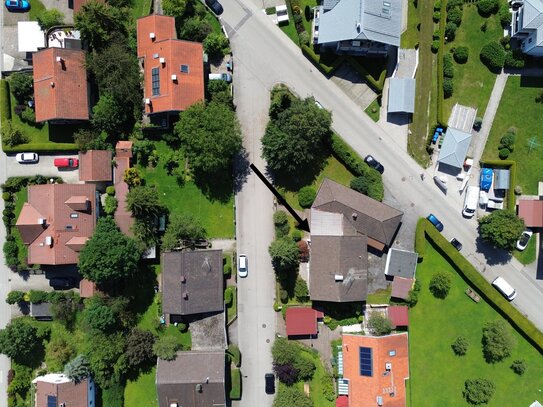 Sonniges Eckgrundstück in bester Lage mit Bergblick & Altbestand