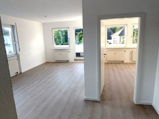 Große 3 Zimmer Wohnung mit 104,65 m², WC und Bad mit Dusche separat und Balkon in der Elchstraße in Weiden zu vermieten