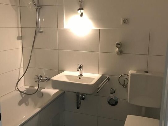 Modernisierte Wohnung für Paare inkl. kleinem Arbeitszimmer. Ab 01.November verfügbar