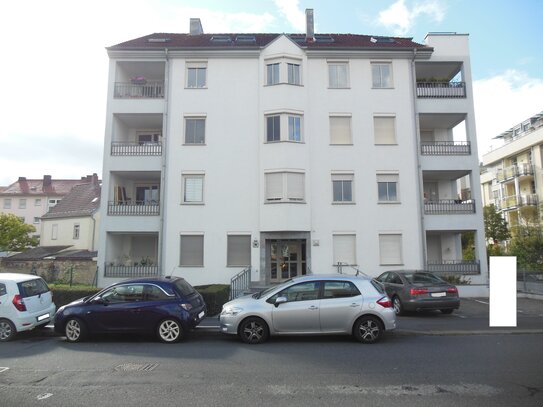 WÜ/Sanderau - Helle, großzügige 2-ZW mit Balkon und großer Dachterrasse