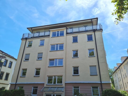 Schöne 2.RW. mit Balkon, Wanne + Dusche, TG. in ruhiger Lage!