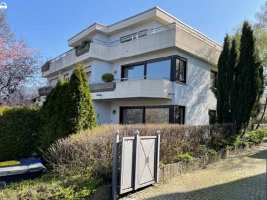 Modernisierte 3 Zimmer Wohnung mit Küche und Balkon!