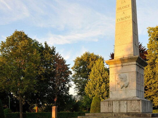 In bester Lage von Sasbach: Liebhabergrundstück 1216 m2 "Wohnen am Turenne-Denkmal". Gegen Gebot.