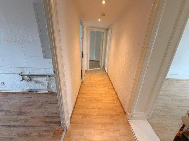 Für Mieter mit Ideen: renovierungsbedürftige 3-Zimmer-Wohnung mit Potenzial! - Photo 1