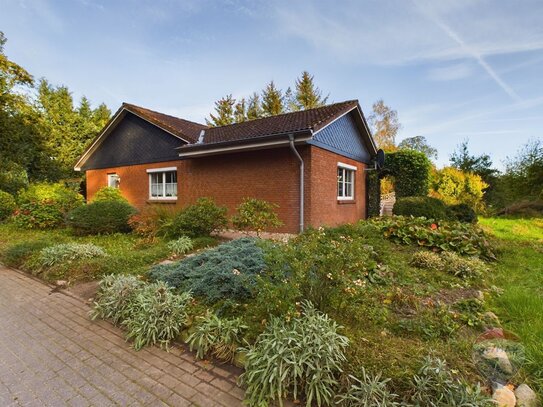 Lichtdurchfluteter Winkelbungalow mit großzügigem Grundstück