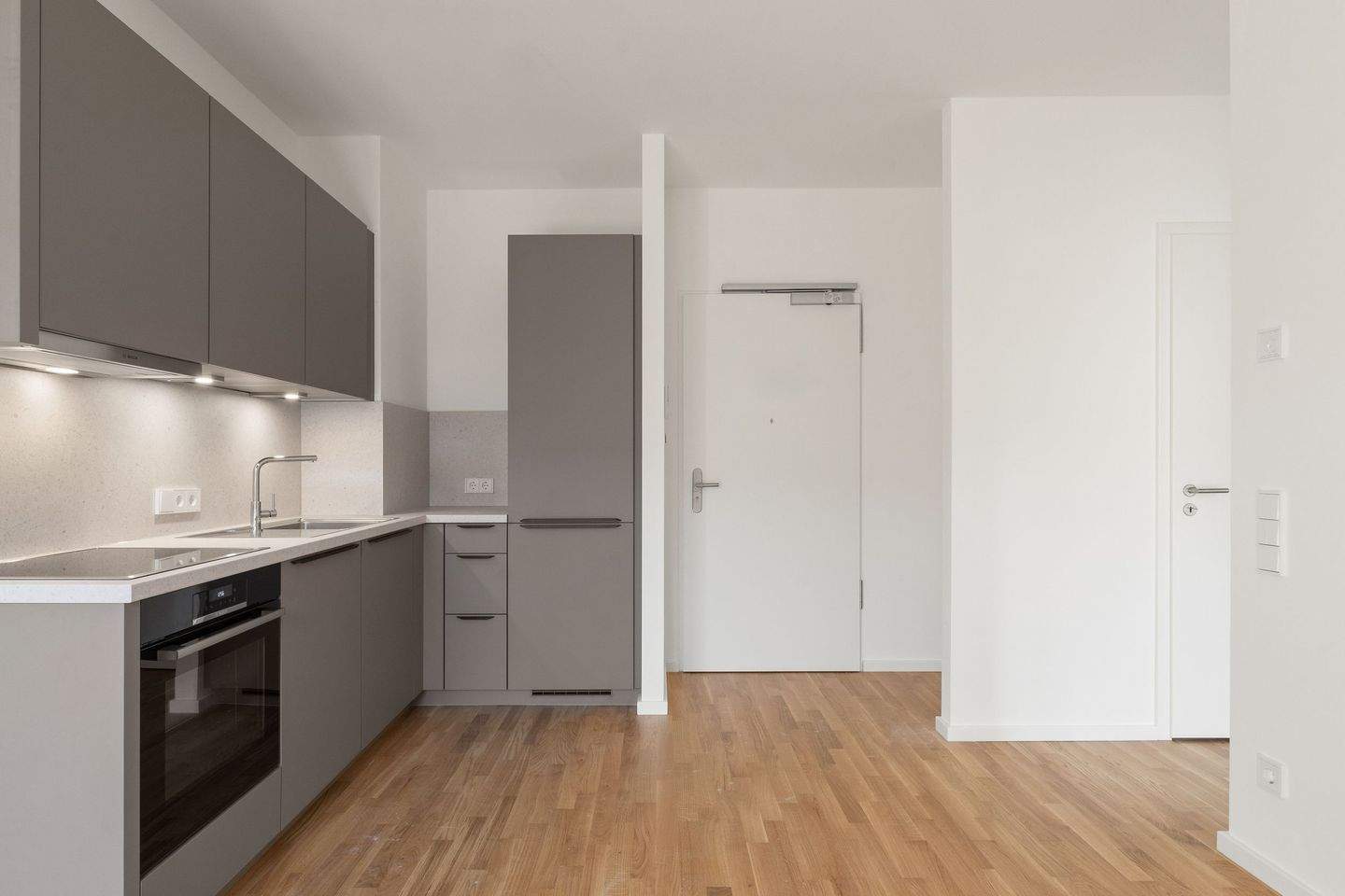 Neubau Erstbezug * 2 Zimmer Wohnung im 2.OG * Balkon * Einbauküche * TG Stellplatz optional möglich - Foto 1