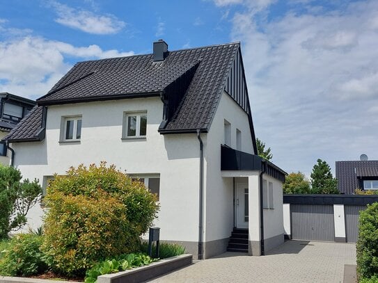 :: Komplett saniertes Einfamilienhaus mit Doppelgarage und kleinem Wohngarten sucht liebe Familie (H 540) ::