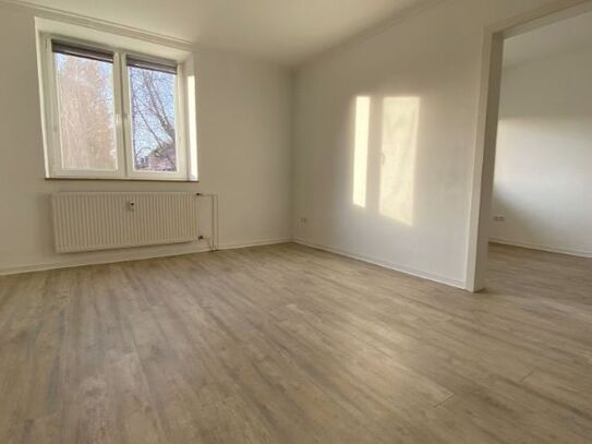 *** Modernisierte Etagenwohnung mit Loggia zzgl. Mansarde / WC ***