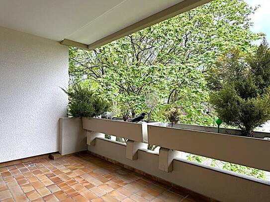 Renovierte 2-ZKB Wohnung mit Einbauküche, Balkon und Garage