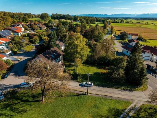 ** Sonnige Hanglage ** Großzügiges Baugrundstück mit Altbestand und Bergblick