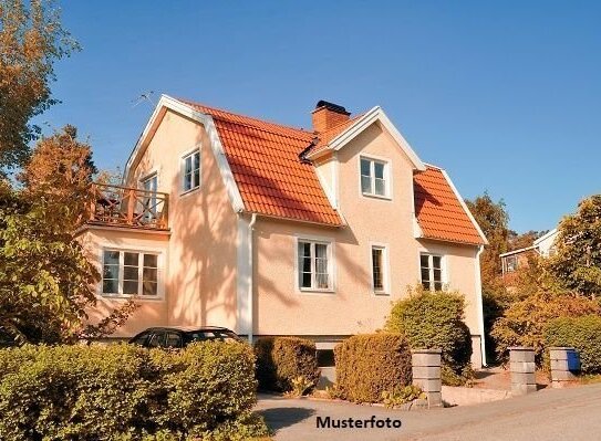 2-Familienhaus mit Terrasse und Garage